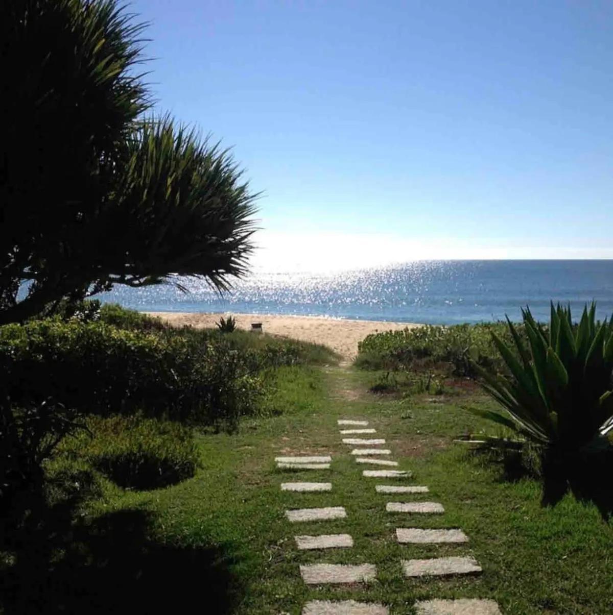 Casa de férias Casa Pe Na Areia Em Paradisiaca Com Piscina Frente Mar Balneario Camboriu